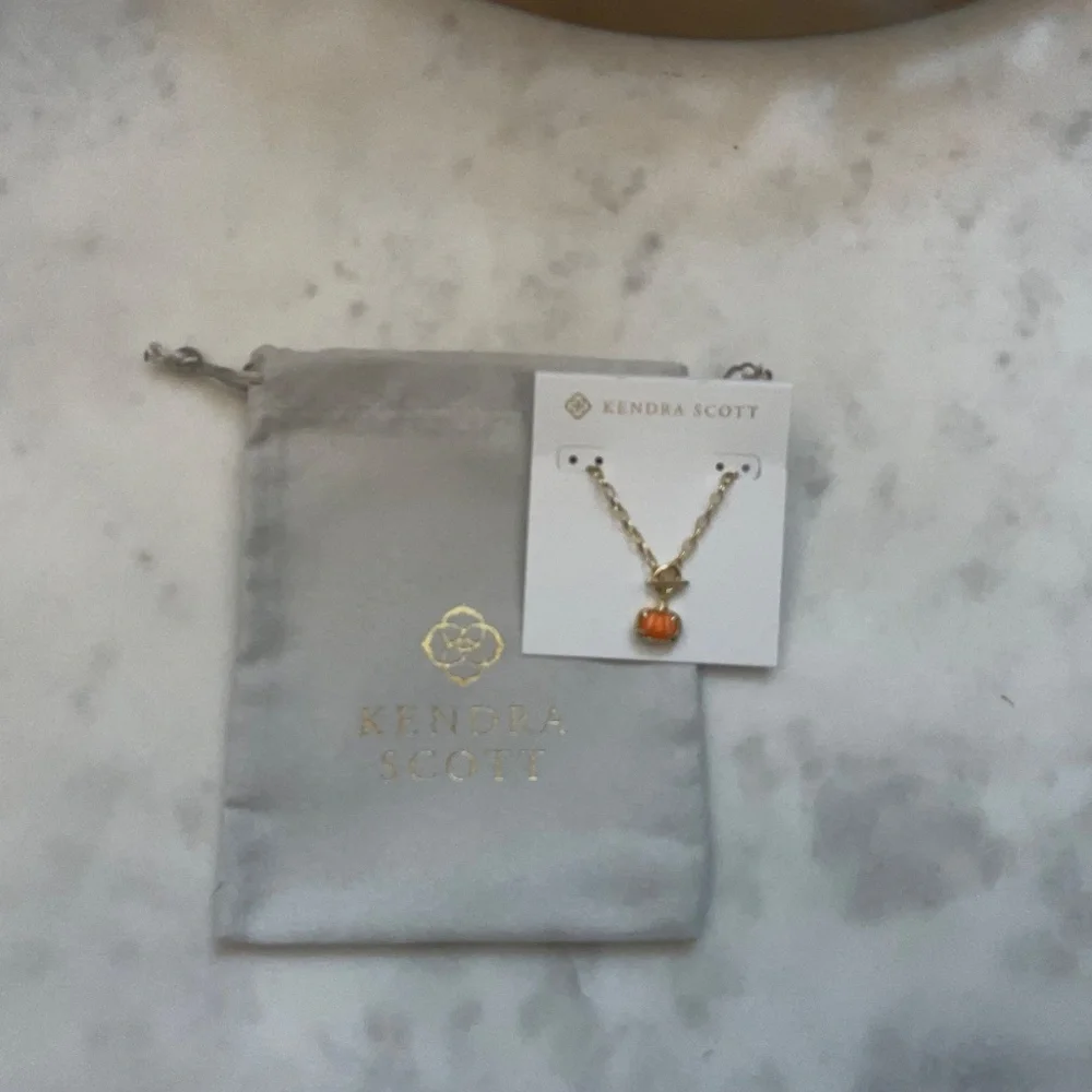 Kendra Scott Pumpkin Gold Link and Chain Necklace in Orange Mother-of-Pearl - Picture 6 of 7